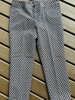 Dalia - Capri - Stretch Pants - Size 10